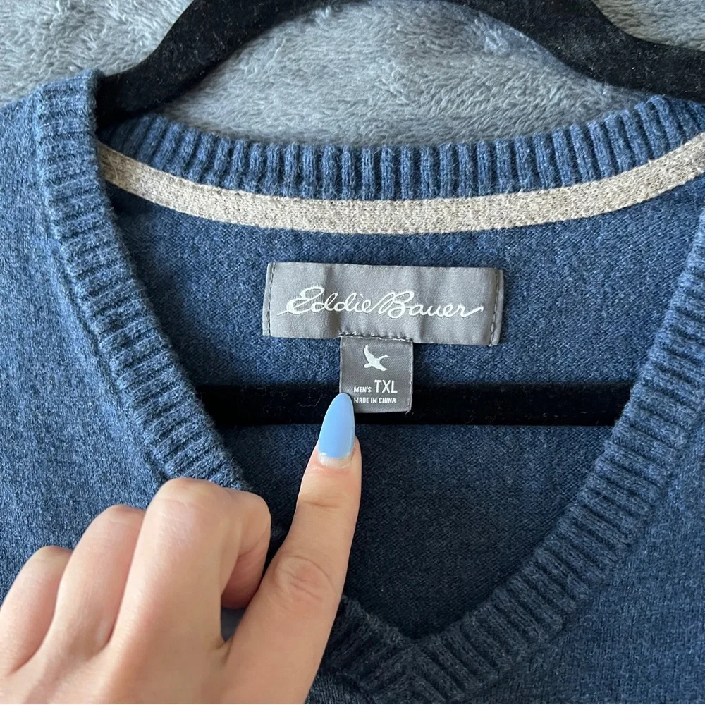 ✨Eddie Bauer Men's V-Neck Blue Sweater Vest